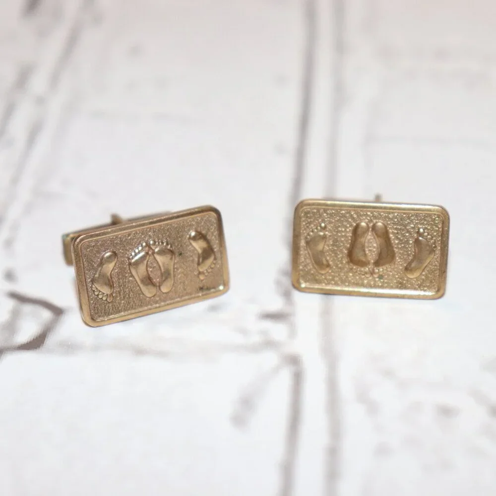 👣✨ Vintage Gold Footprint Cuff Links (1